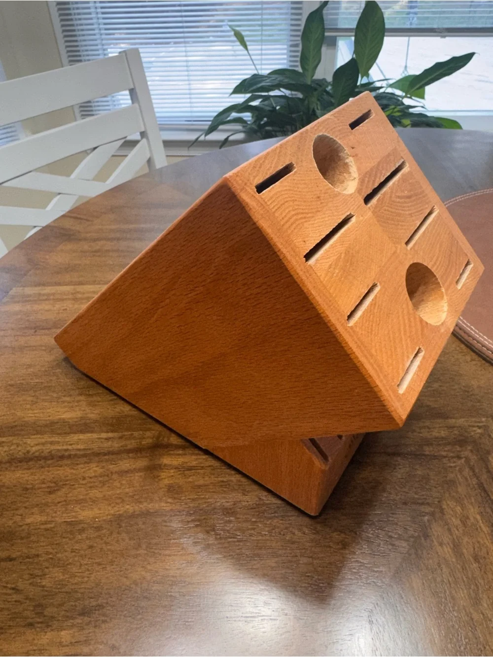 Cutco Homemaker 18 Slot Solid Wood Knife Block in great condition.